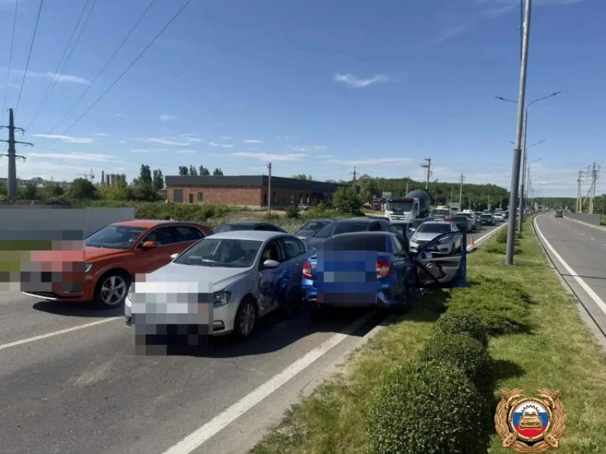 В ДТП с четырьмя автомобилями в Ставрополе пострадала 7-летняя девочка