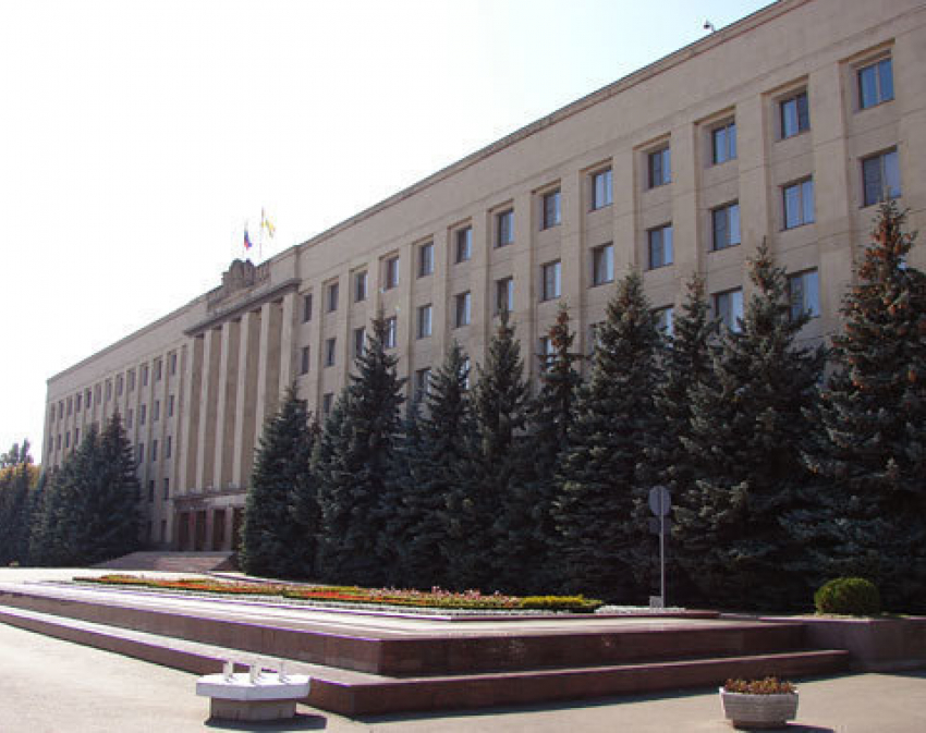 Ставрополье сэкономит 600 миллионов рублей, «заморозив» зарплату чиновникам