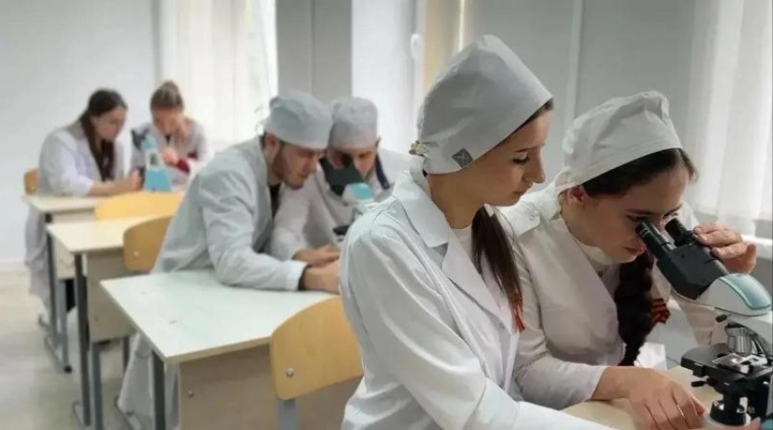 Абитуриентов начали принимать в Невинномысском мединституте и Северо-Кавказском медицинском колледже
