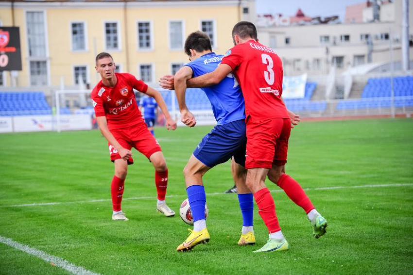 «Рубин» должен потускнеть: футболисты «Динамо» в Ставрополе примут визитеров из Ялты 