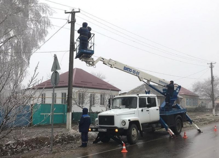 На Ставрополье продолжают устранять перебои с электроэнергией