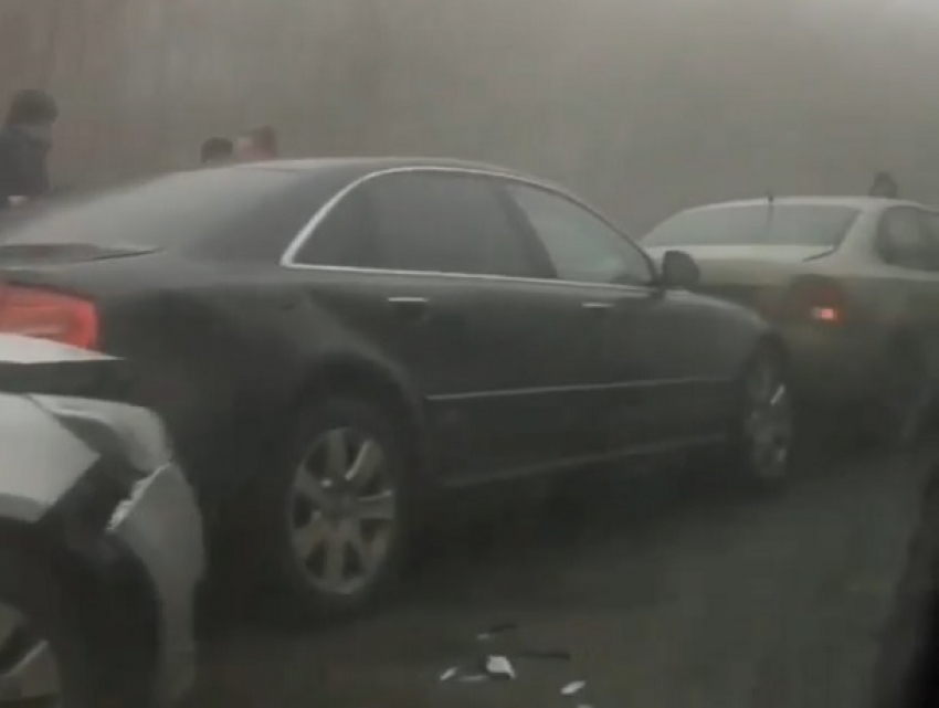 "Паровозик": последствия ДТП из 6 авто попали на видео в Ставрополе