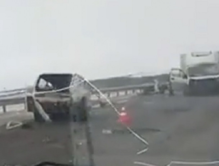 Страшное ДТП с разбитыми «всмятку» машинами попало на видео в Ставропольском крае 