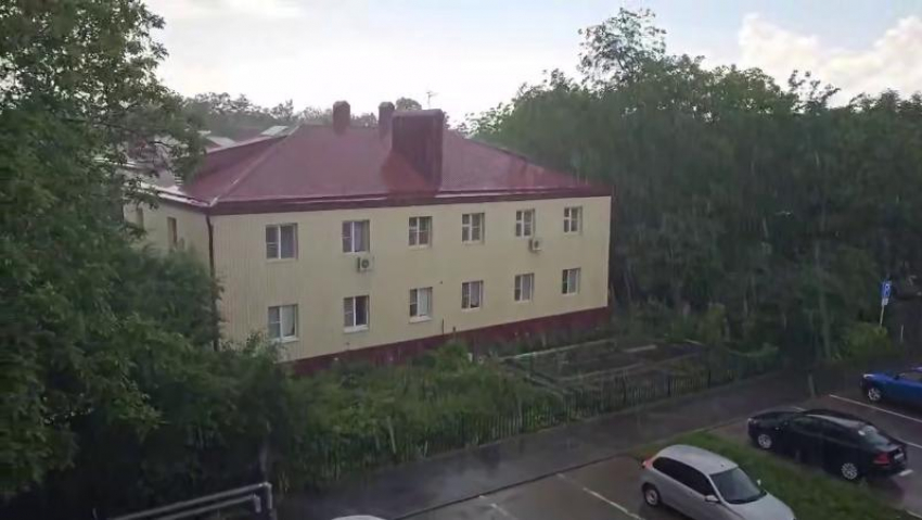 Град обрушился на станицу Ессентукскую в Ставропольском крае: видео