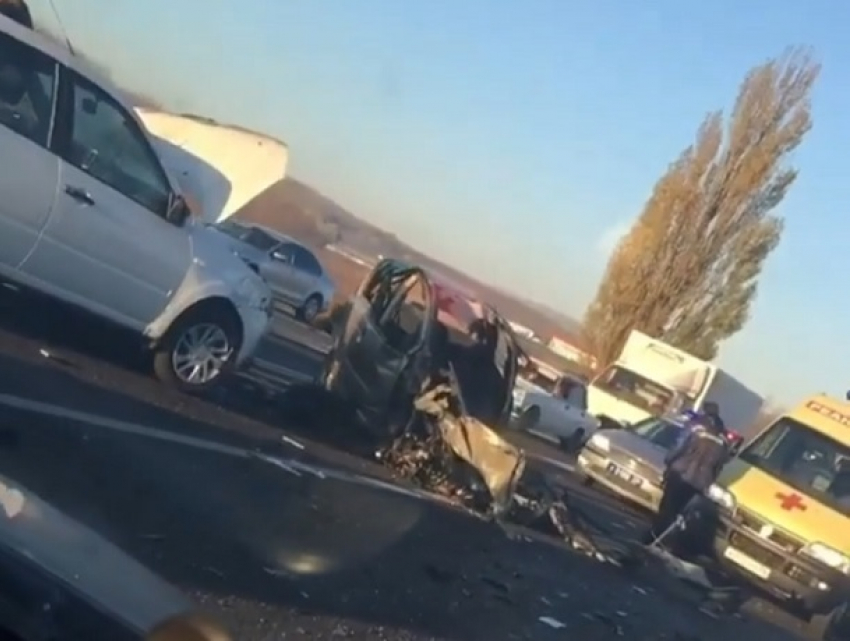 Последствия страшной аварии в Ставрополе попали на видео