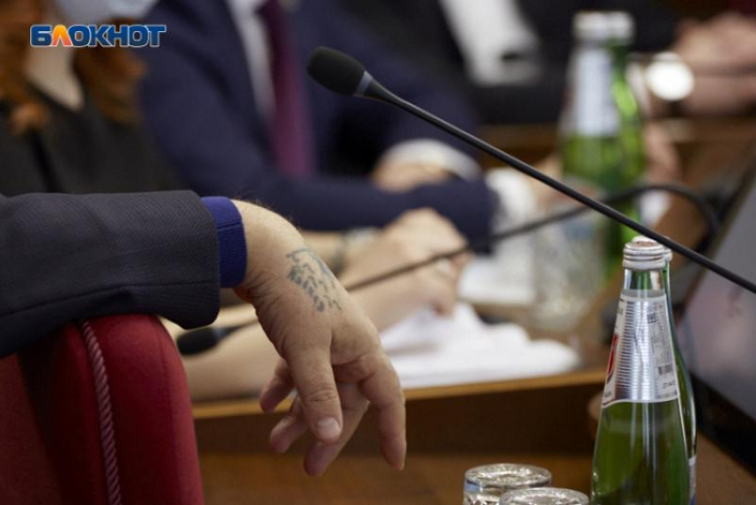 Затяните пояса? Муниципальным служащим Ставрополья хотят продлить отмену льгот на жилье и прибавки к окладу