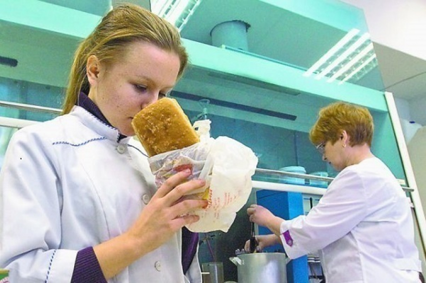 Почти центнер продуктов сняли с продажи из-за нарушений на Ставрополье