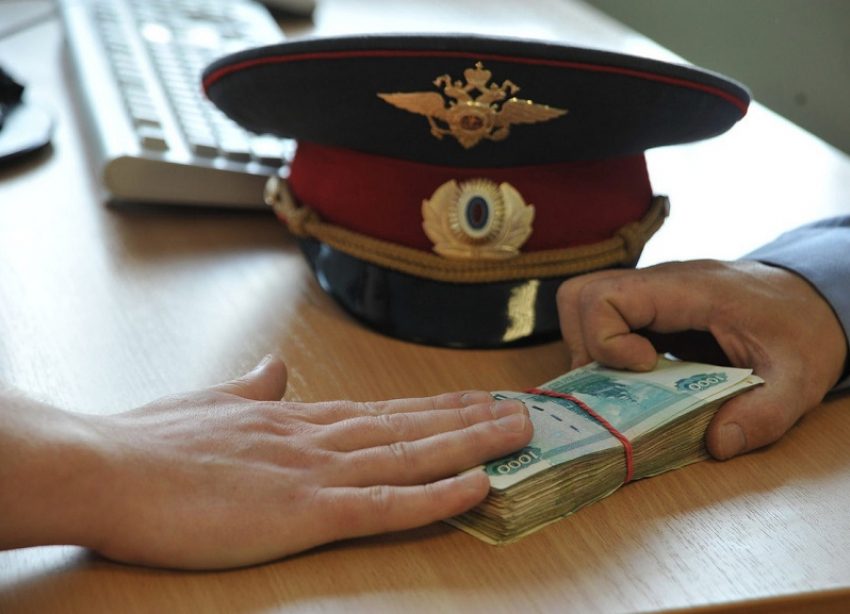 Начальник МРЭО ГИБДД Ставрополя попался на подкупе полицейского УСБ