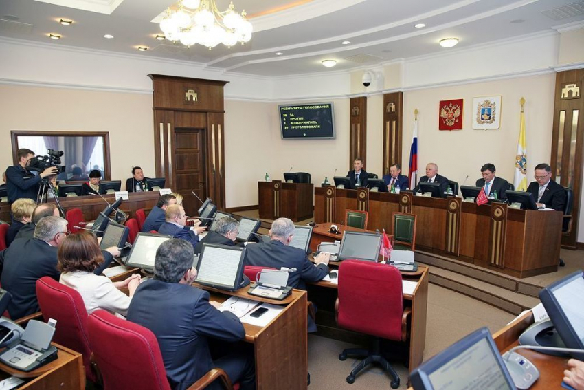 Депутаты Ставрополья считают, что им мешает работать аппарат