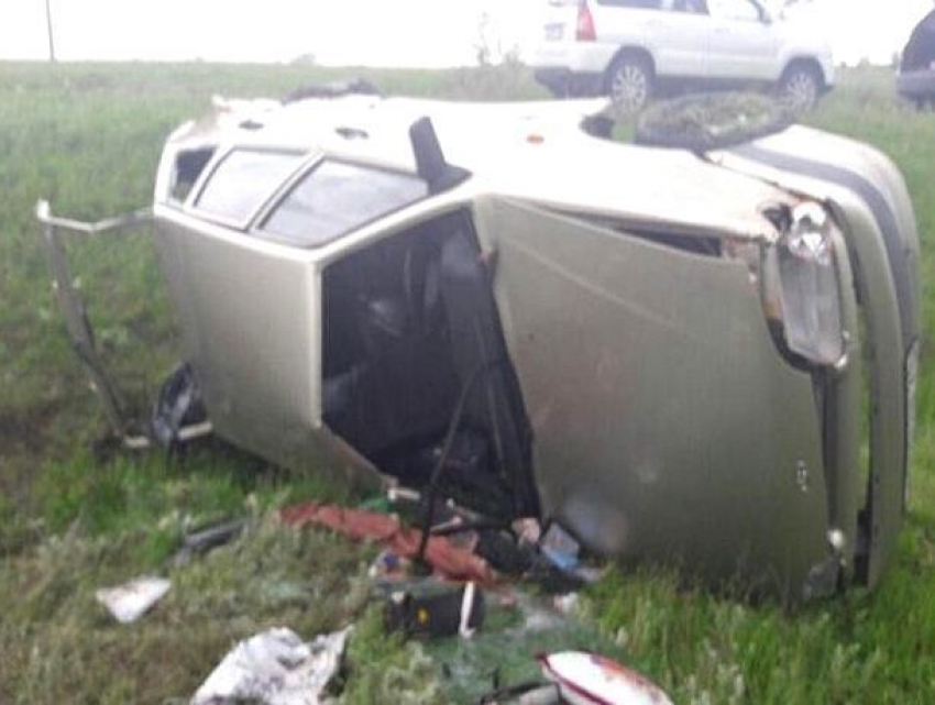Рассеянный водитель потерял бдительность и перевернул машину на дороге Ставропольского края
