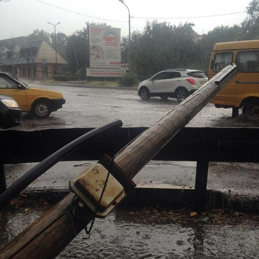Стихийный ливень с градом задержал рейсы в аэропорту Минвод
