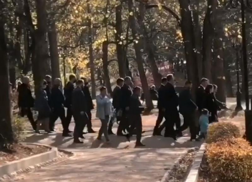 «Делегация без масок»: губернатор Ставрополья игнорирует масочный режим