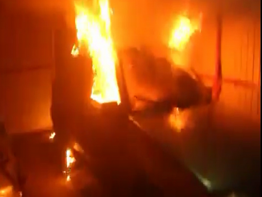Неизвестные подожгли машину «назойливого» общественника после его жалоб на работу чиновников и врачей на Ставрополье