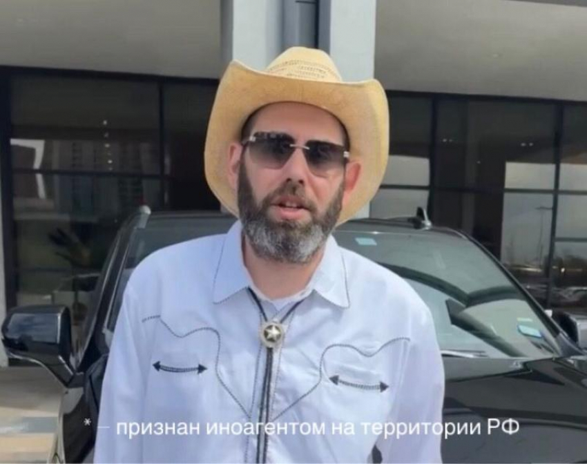 Пятигорский комик Семен Слепаков* упрашивает жителей США купить билеты на свой концерт