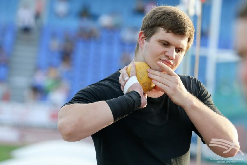 Ставропольский богатырь-легкоатлет завоевал две медали первенства России в Брянске