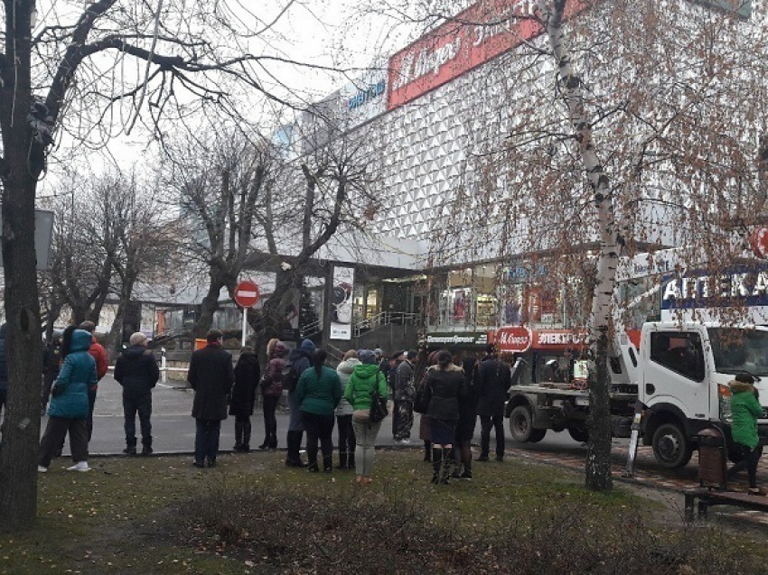 Посетителей и работников ЦУМа и других крупных торговых центров срочно эвакуировали в Ставрополе