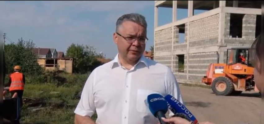 Владимир Владимиров посетил место строительства школ и поликлиники в Михайловске