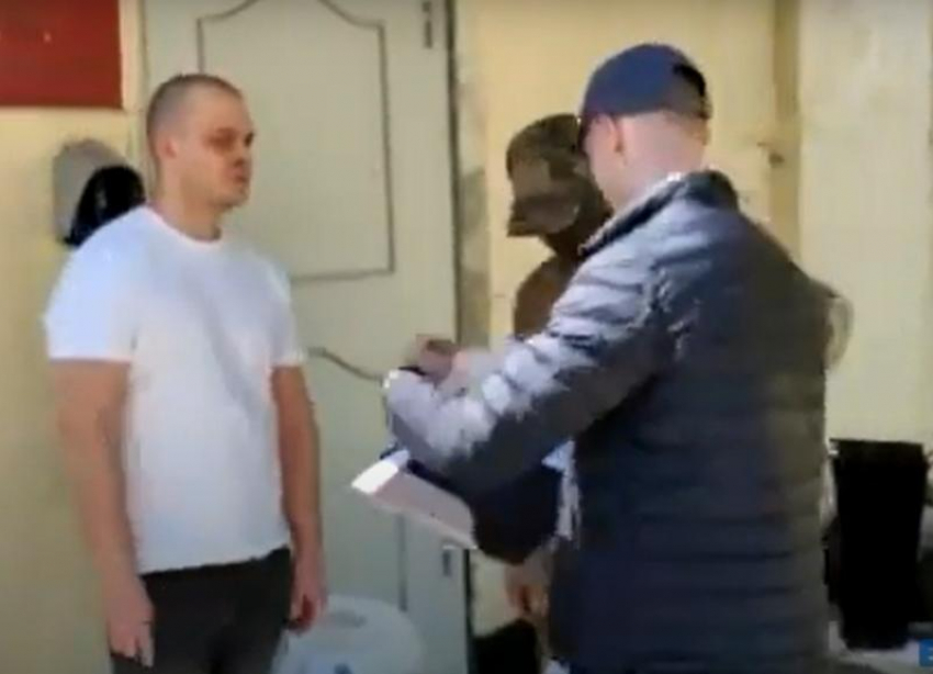 Появилось видео задержания замглавы Ставрополя Ивана Скорнякова сотрудниками УФСБ