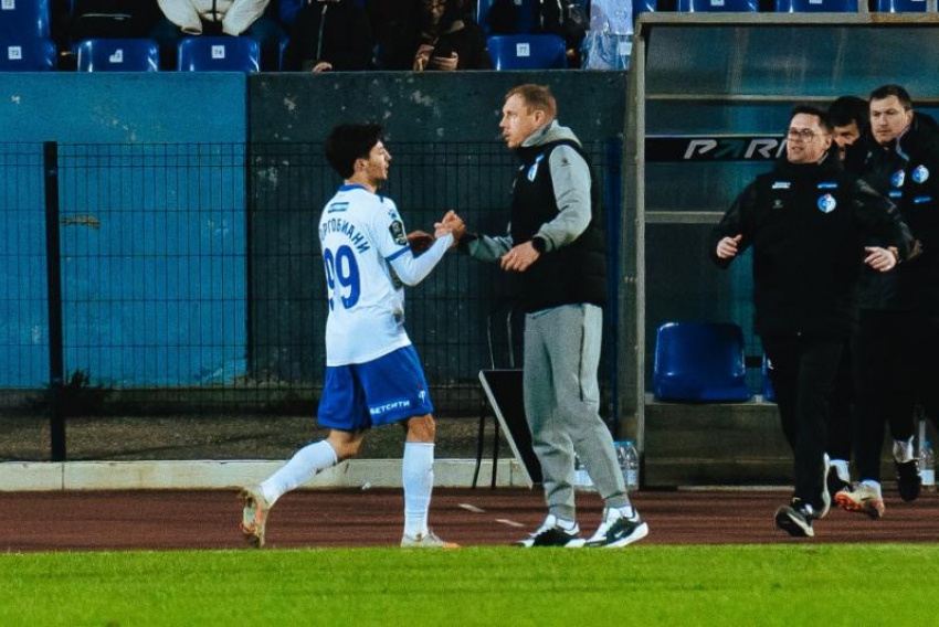 «Факел» разгорелся не на шутку: воронежский клуб ставропольского тренера возглавил таблицу