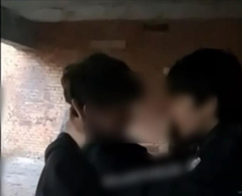 Новое видео избиения подростка в Кисловодске появилось в социальных сетях