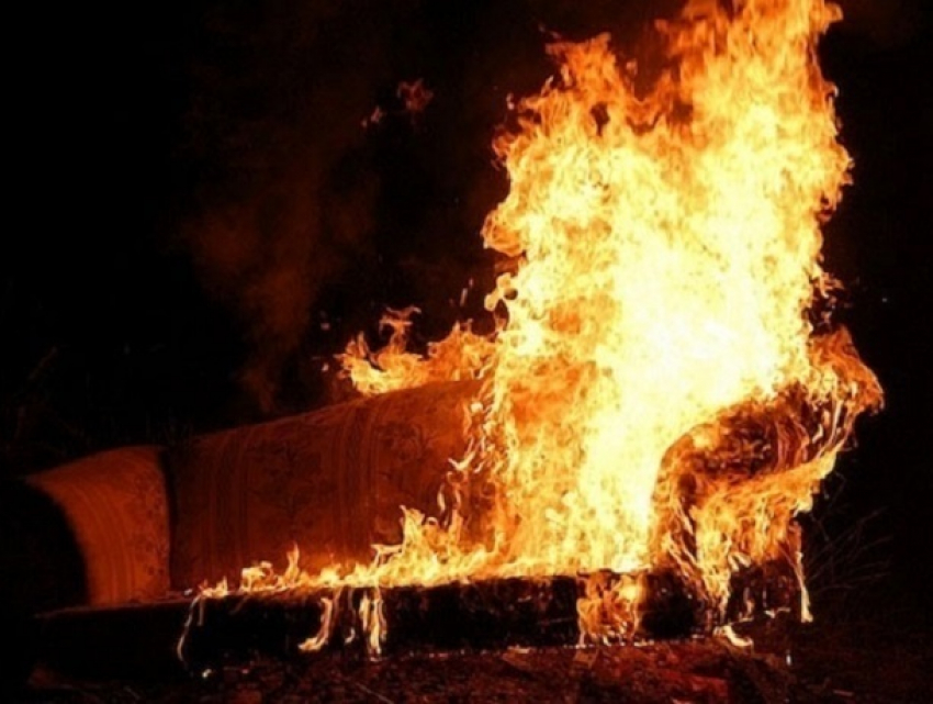 Тушение «пламенного дивана» вызвало резонанс в Ставрополе