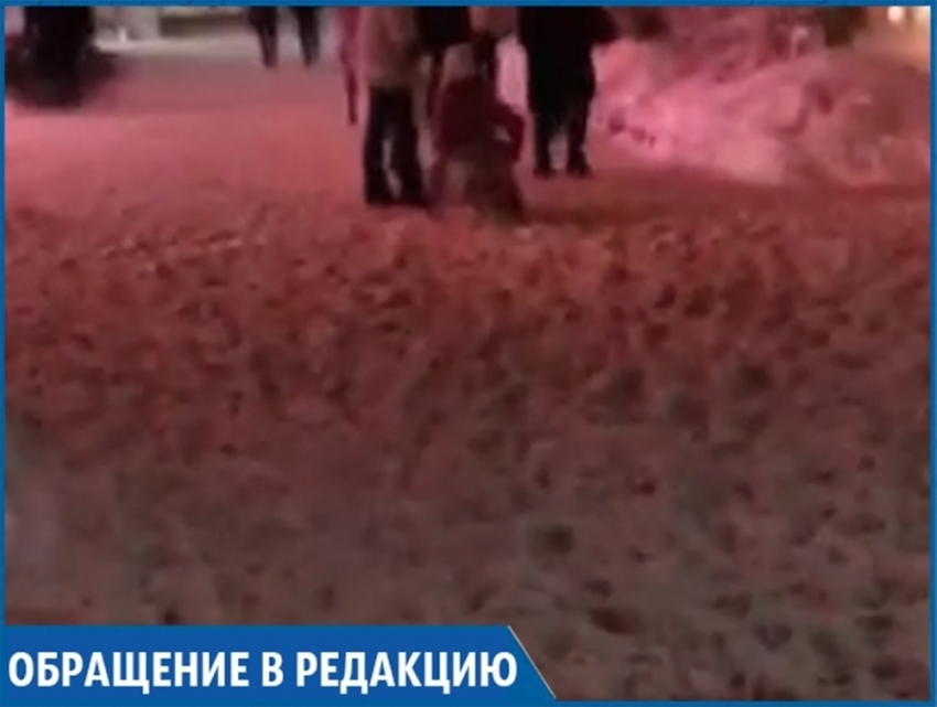 "Ходите, как хотите": жители Ставрополя устали от заваленных снегом тротуаров 
