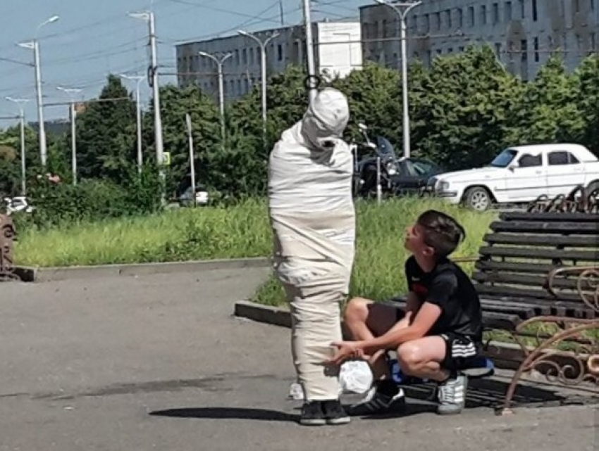 Египетская мумия гуляла по улицам Ставрополя и рассмешила жителей города