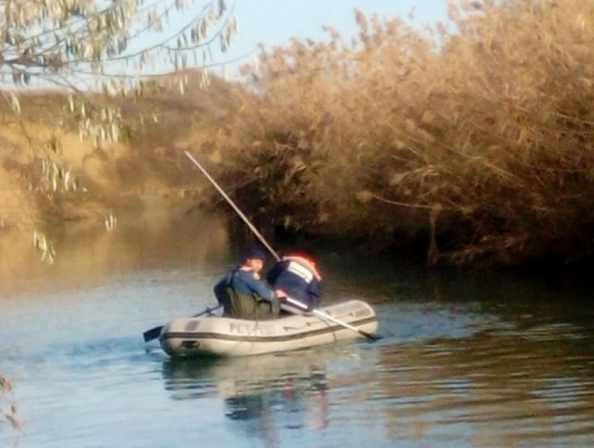 Тело 78-летнего рыбака достали из воды спасатели на Ставрополье
