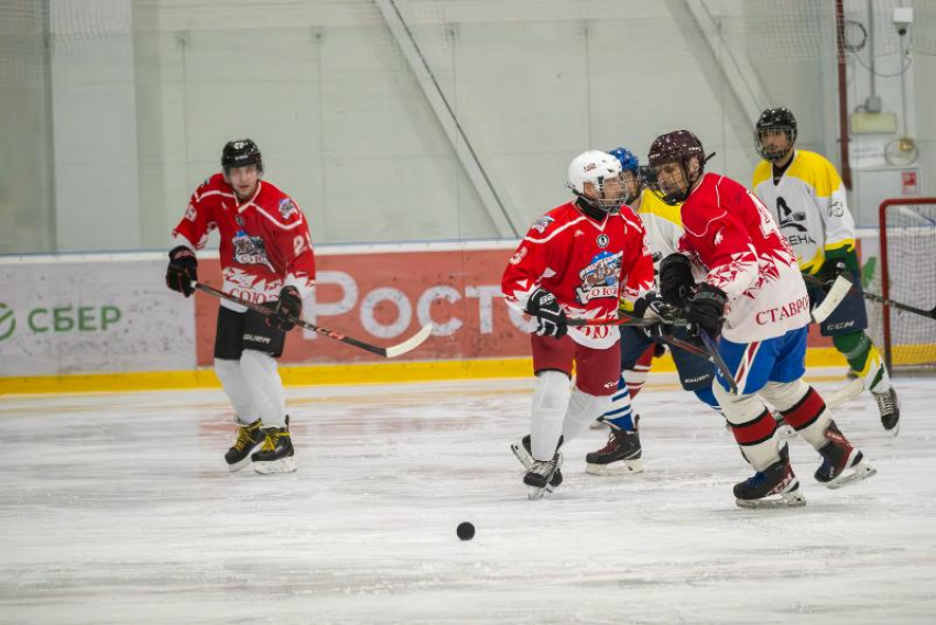 «Арена» прибила фаворита: в ставропольской НХЛ прошли полуфинальные ледовые сражения