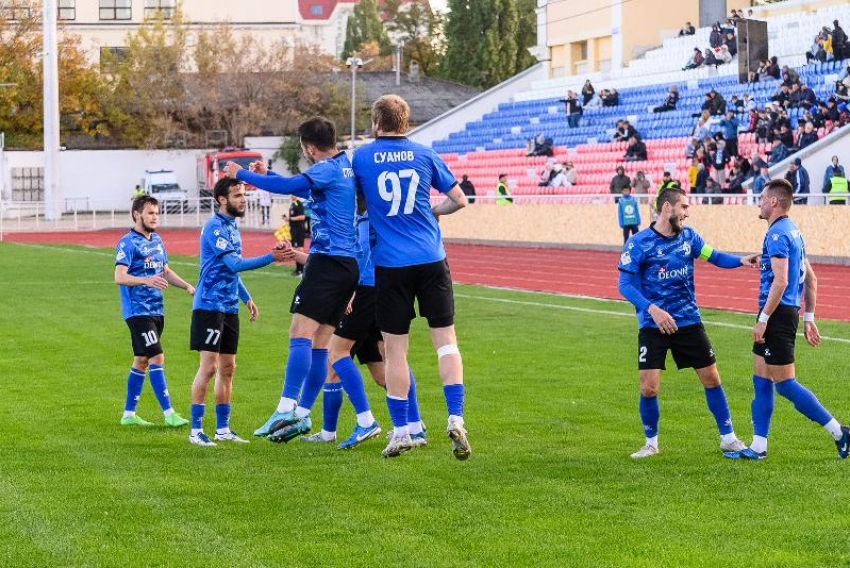 Триумфы триумвирата на экваторе: подводим итоги 5 тура футбольного первенства во 2 лиге