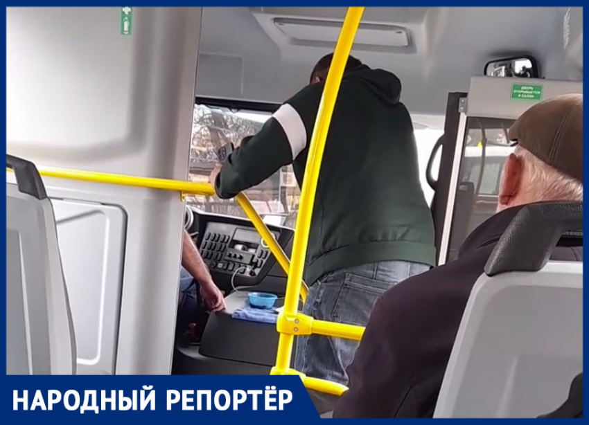 «Я сейчас приеду к тебе»: водитель автобуса в Ставрополе перегородил дорогу и угрожал коллеге