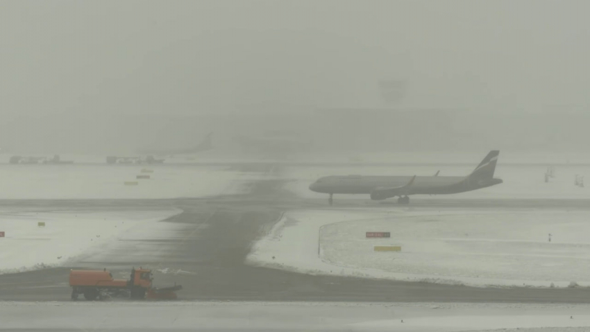 Из-за мощного столичного снегопада 12 рейсов по направлению Москва — Минводы задерживаются 