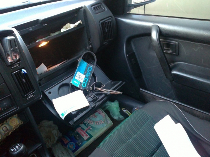 Пока водитель помогал пенсионеру, у него украли телефон из авто на Ставрополье