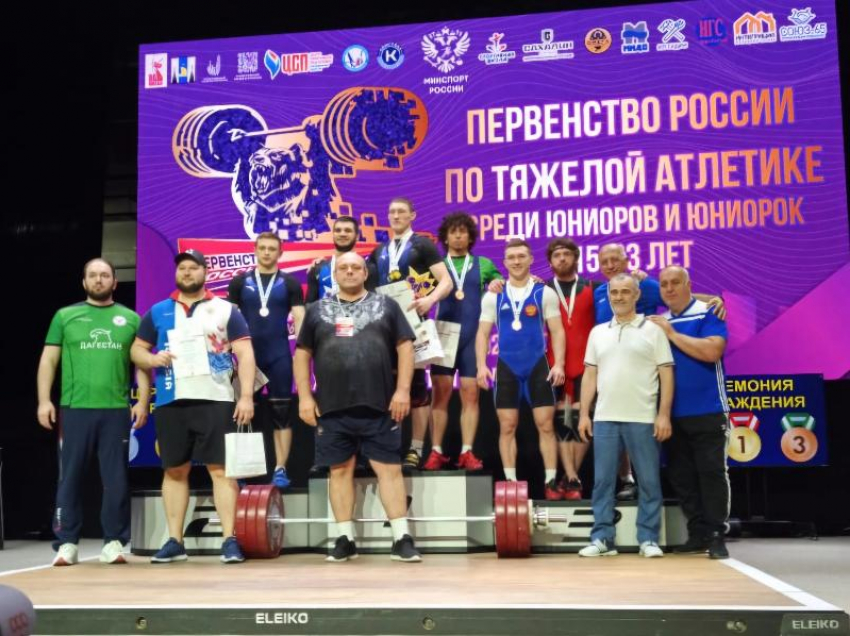Тяжелый урожай Дальнего Востока: ставропольские штангисты добыли трофеи юниорского первенства страны
