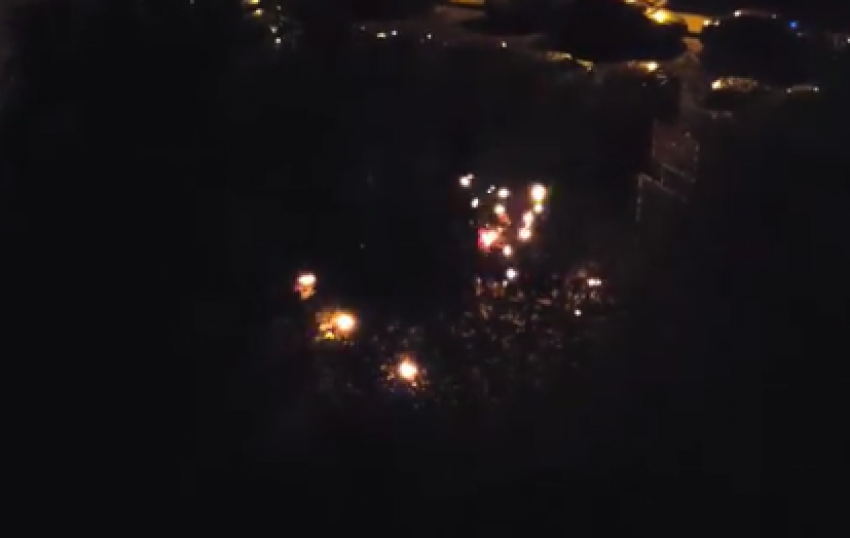 Ночью во дворе юго-западного района Ставрополя неизвестные устроили огненные пляски
