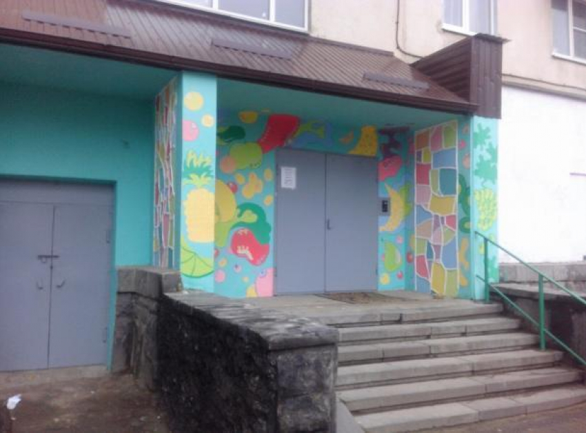 Креативно украшенный двор в Ставрополе горожане восприняли неоднозначно
