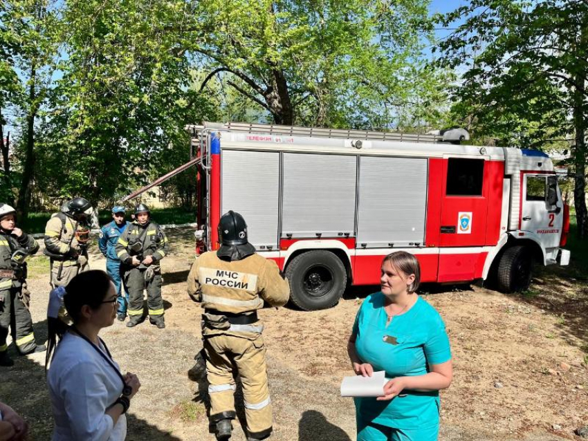 В Шпаковской районной больнице прошло учение по эвакуации людей и тушению условного пожара