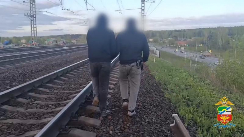 Подросток из Ставропольского края пытался поджечь вагон в Новосибирской области по указанию мошенников