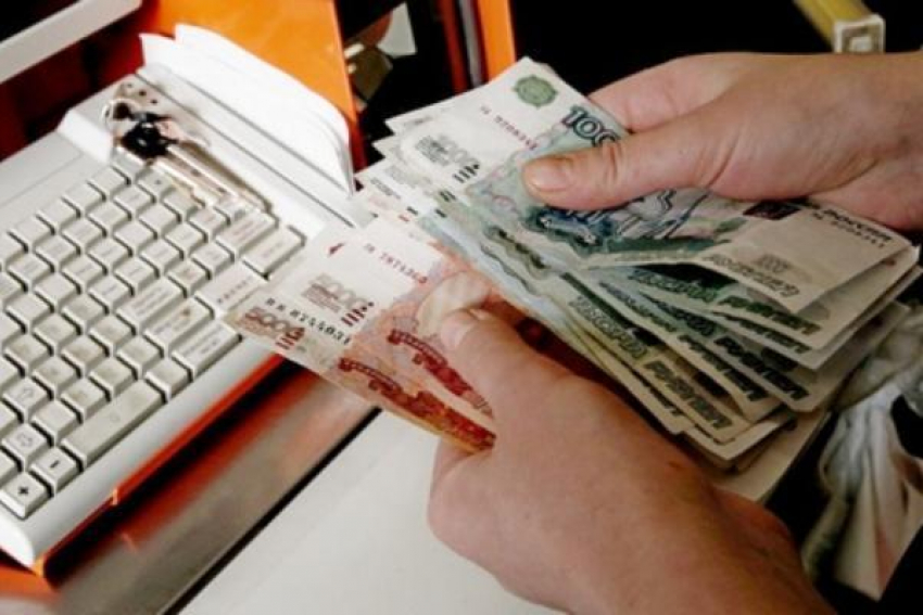 Продавец салона сотовой связи украла из кассы деньги на Ставрополье