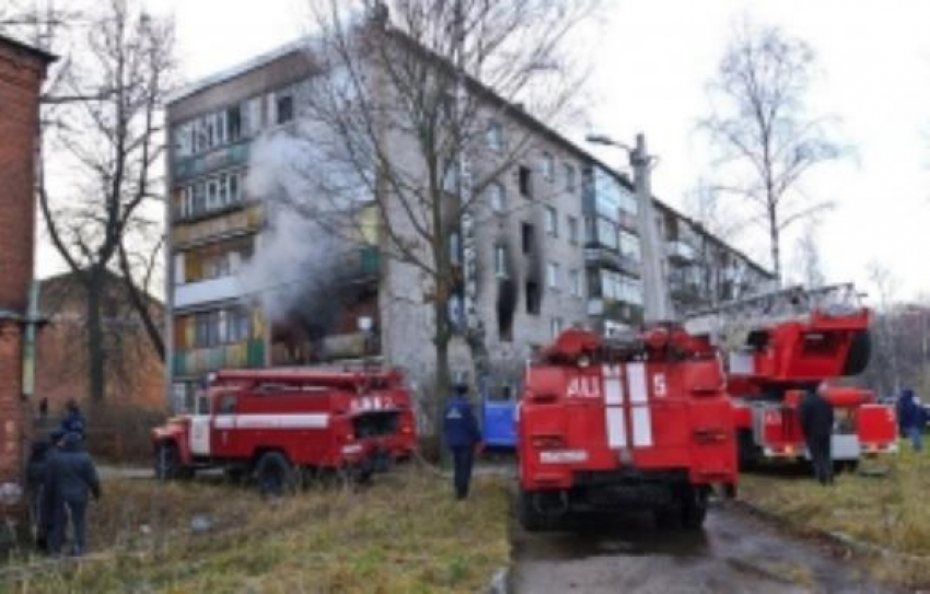 В пожаре сгорела кровля дома на улице Трунова в Ставрополе
