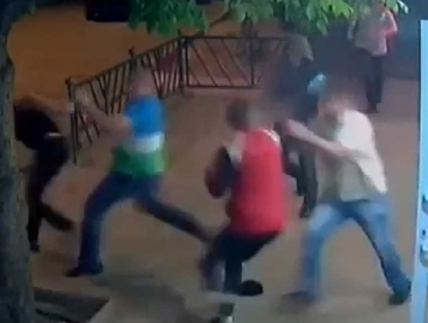 Драка пяти мужчин рядом с кафе произошла в Кисловодске 
