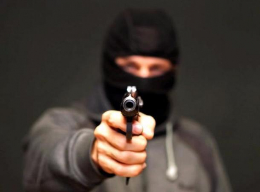 Вооруженных пистолетом грабителей задержали в Пятигорске