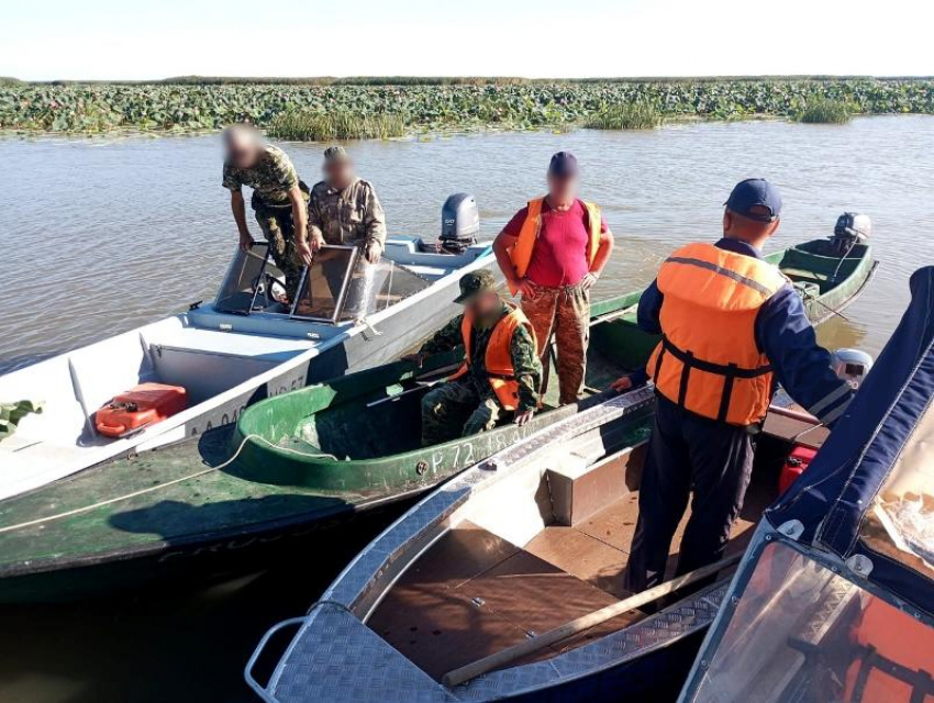 Пропавшие на рыбалке житель Ставрополя и москвич спасены в Астраханской области 