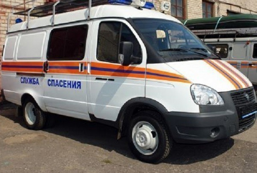 Электрический столб угрожал обрушением на дом в районе Кисловодска