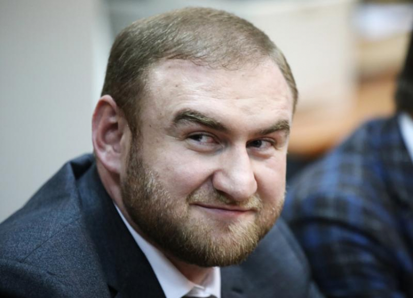 Из-за запрета на свидания с женой экс-сенатор КЧР Рауф Арашуков объявил голодовку