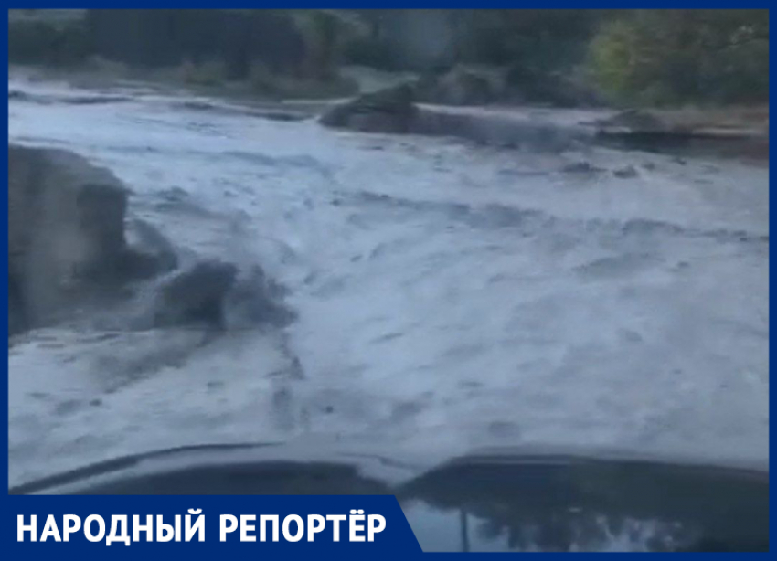 Улица превратилась в реку: как жители Ташлы в Ставрополе пережили дождь 3 октября