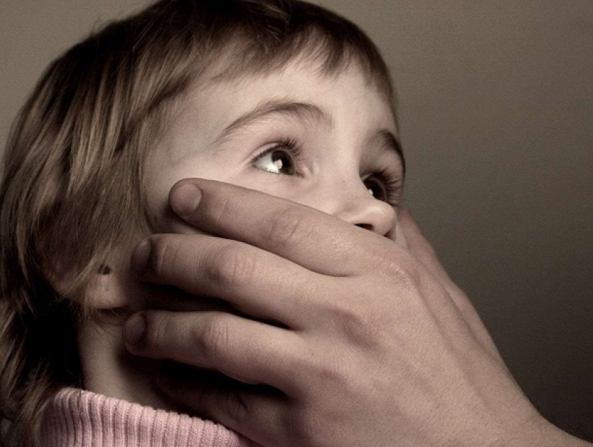 Мужчина дважды изнасиловал свою 8-летнюю падчерицу на Ставрополье
