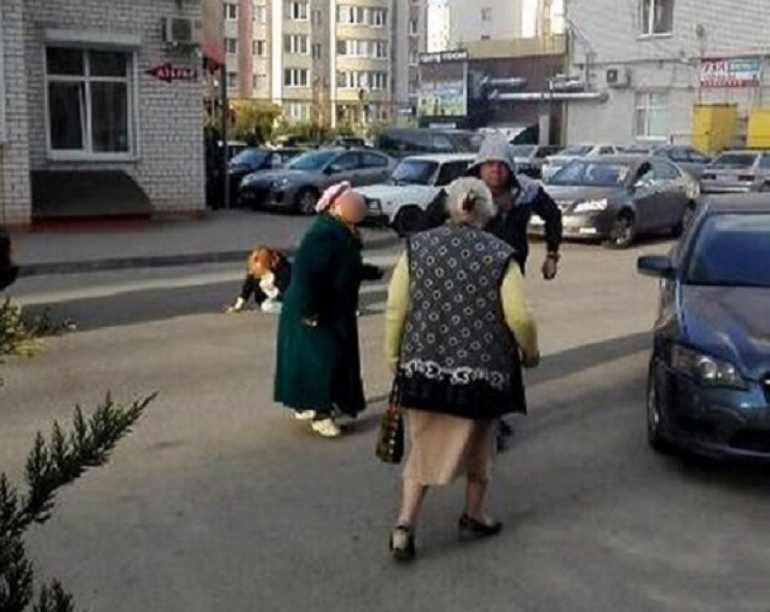 Кровавую драку устроили жители двора в Ставрополе из-за шашлыков на детской площадке