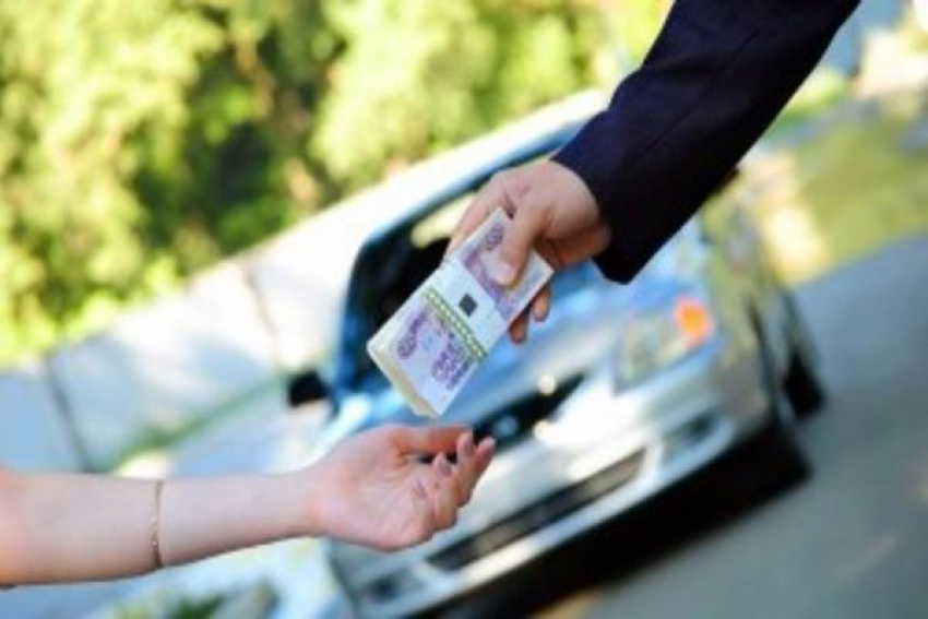 Продавец автомобиля украл у покупателя полмиллиона рублей на Ставрополье