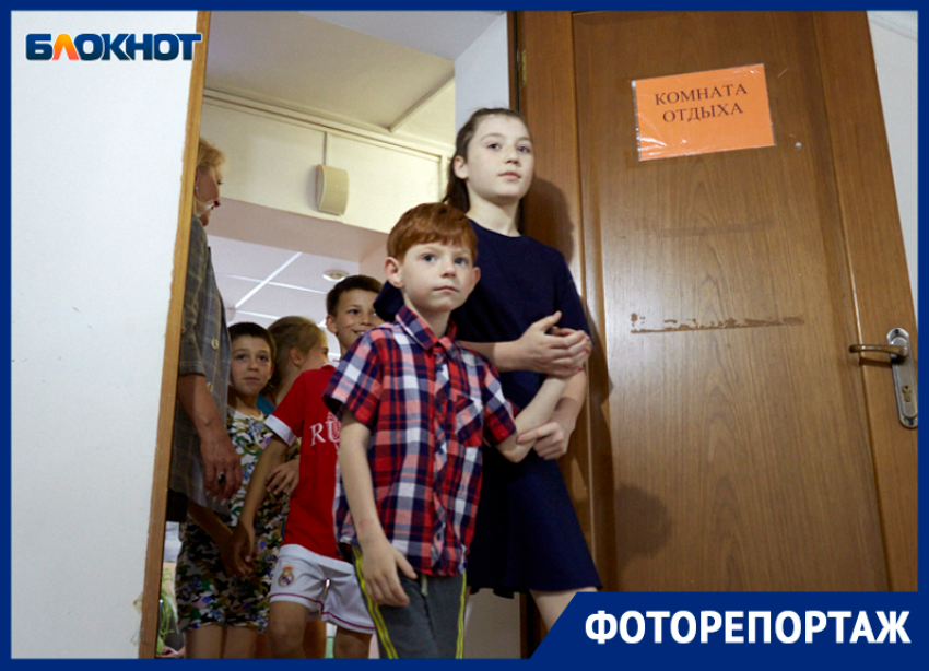 «Мама, бомбят. Надо прятаться»: как в Ставрополе живут семьи из разрушенного Мариуполя